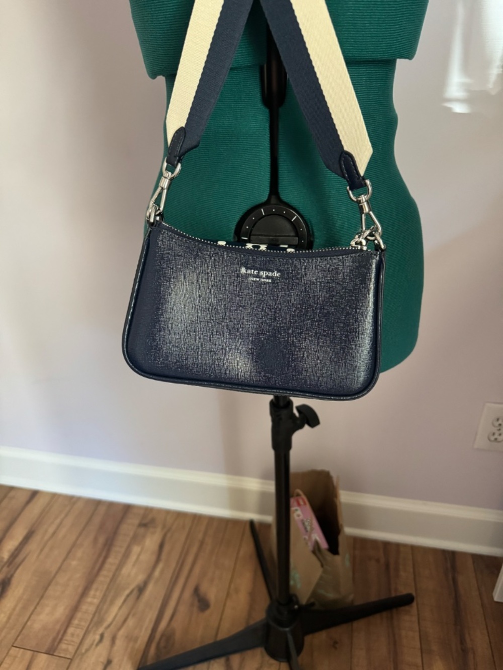 Kate Spade Navy Blue w/ Daisy Crossbody NWOT - Picture 4 of 8